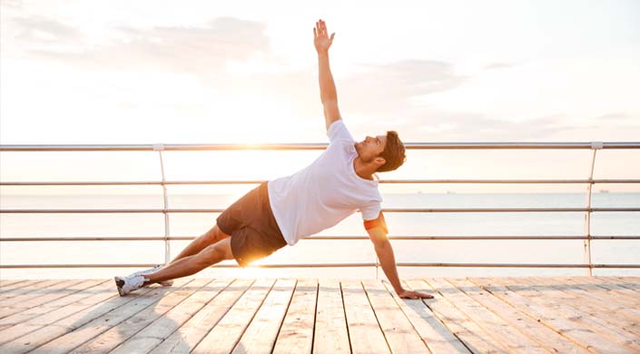 Los ejercicios de yoga que más triunfan en los hombre
